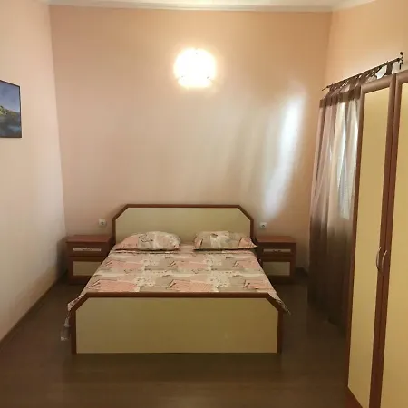 Бунгала Ивон Равда Vendégház *
